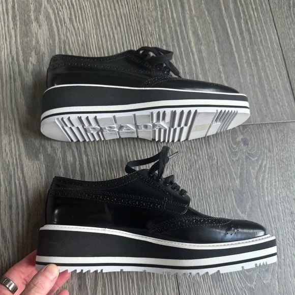 Prada Brogue Patent Leather Wingtip Platform Derby Shoes in Black Size 35 - Picture 10 of 10